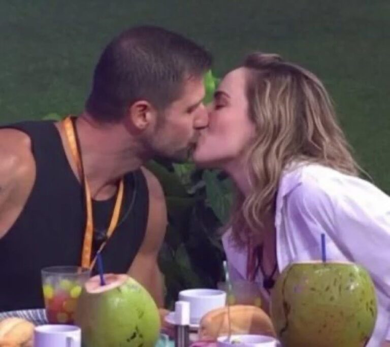Ana Paula e Jonas conversam muito próximos e trocam olhares intensos na pista de dança do BBB 26.