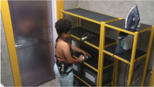 Milena suja chinelo de Jonas e causa treta na Festa do Líder do BBB 26