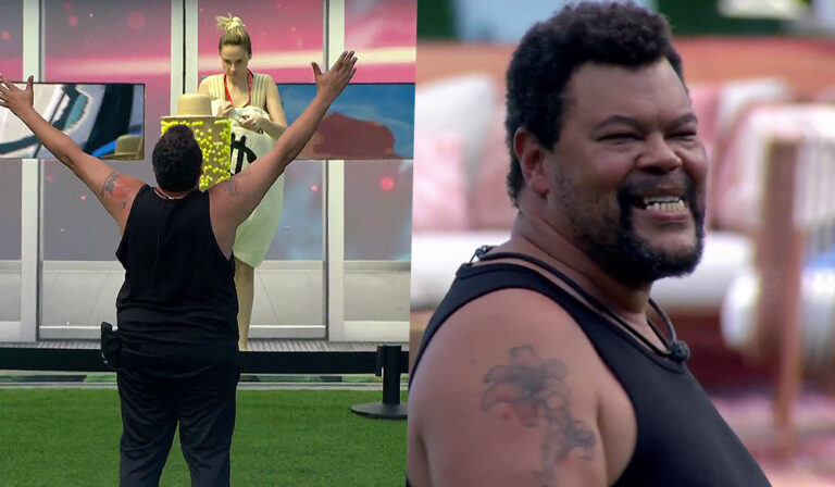 Babu Santana cantando uma música autoral para Ana Paula Renault, que está vestida com a fantasia do Castigo do Monstro, no Big Brother Brasil.