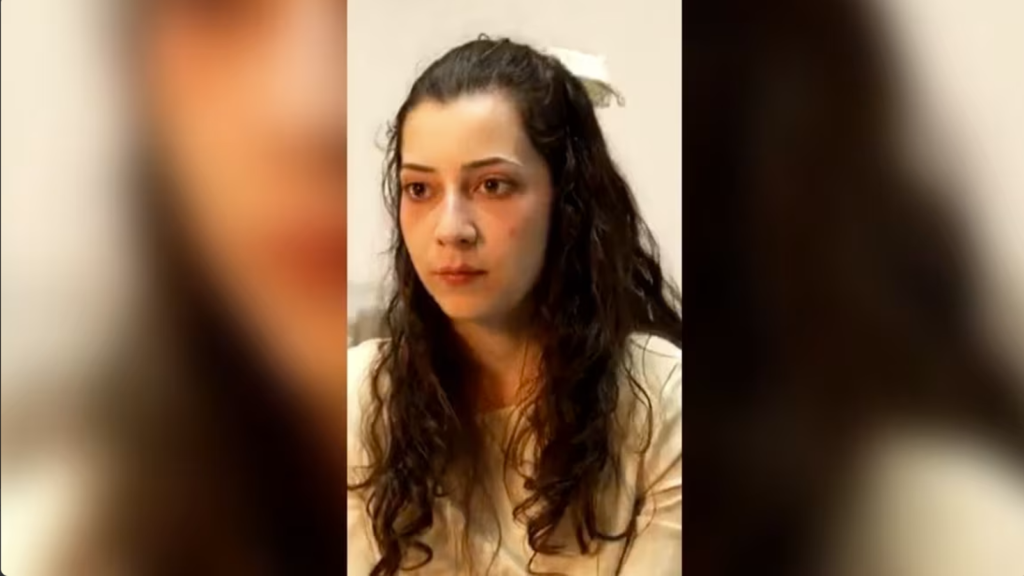 Eutanásia na Espanha: Jovem de 25 anos morre após autorização judicial Representação da balança da justiça e símbolos médicos sobre a lei de eutanásia na Espanha.