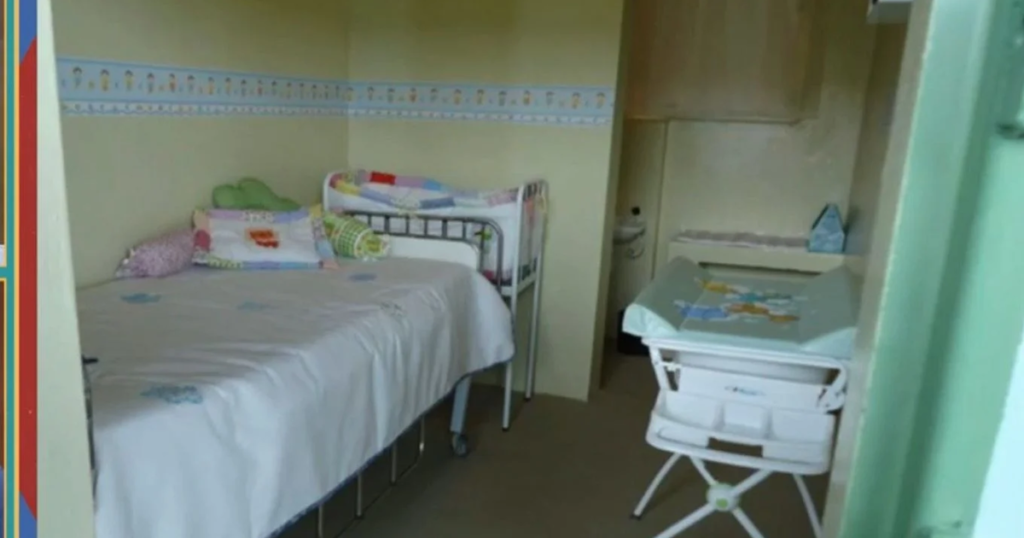FOTO Veja presídio Deolane Bezerra: Vista externa da Penitenciária Feminina de Tupi Paulista, mostrando muros altos e segurança.
