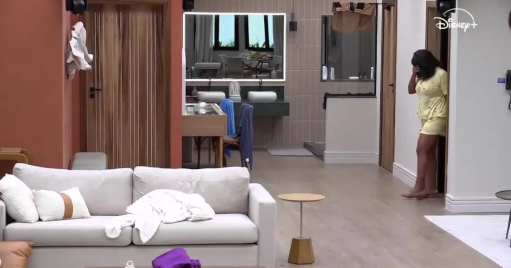 Sheila desperta antes do alarme e é a primeira a levantar na Casa do Patrão neste sábado (27)