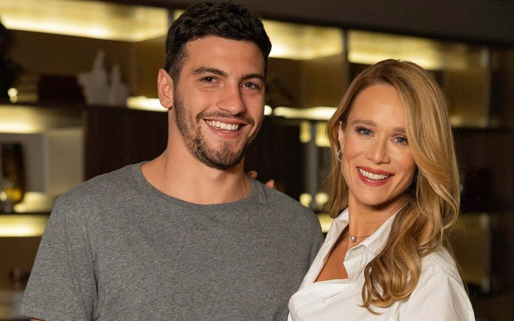 André e Dora se aproximam e trocam beijo em “Quem Ama Cuida”