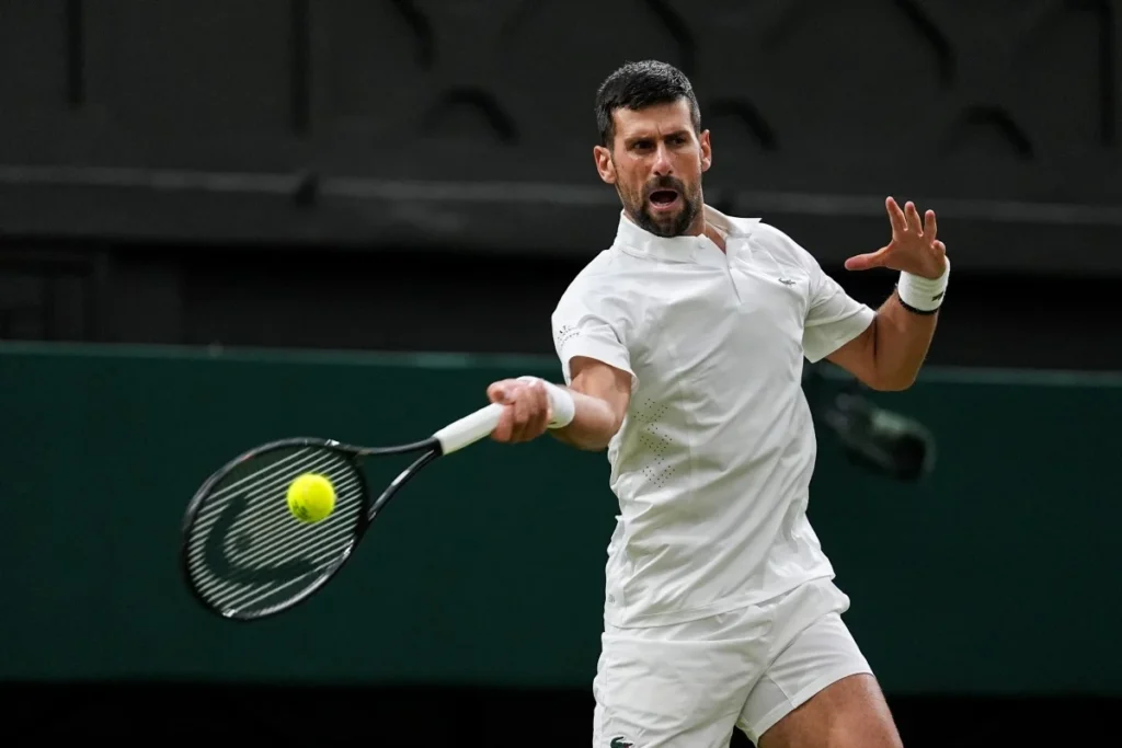 Djokovic supera Tsitsipas pela 13ª vez e avança em Wimbledon