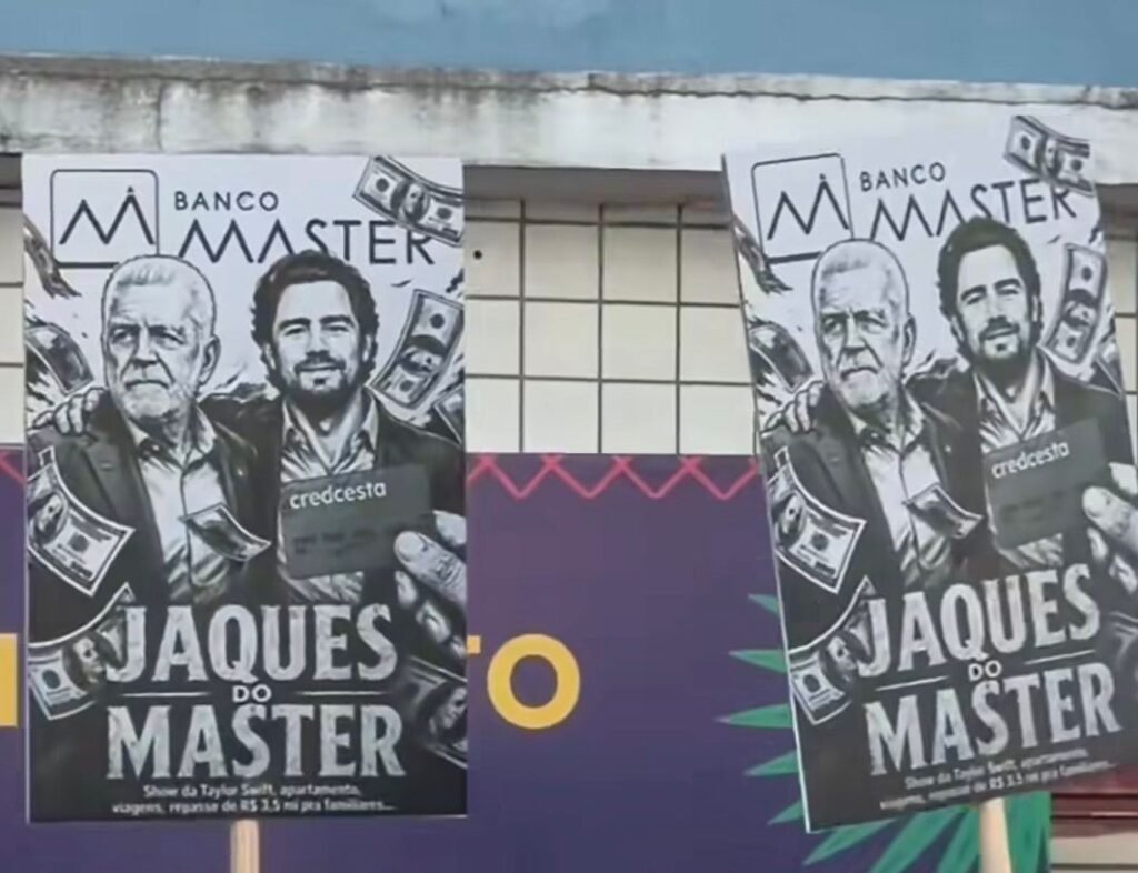 Senador Jaques Wagner é vaiado em Salvador durante Cortejo do Dois de Julho