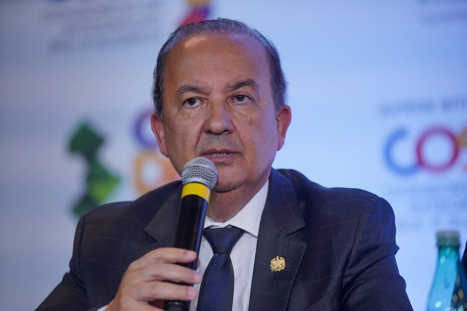 Páginas em redes sociais investem R$ 487 mil em anúncios contra governador de Santa Catarina