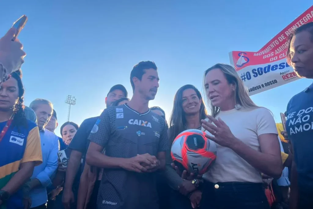 Estádio Augustinho Lima é reinaugurado em Sobradinho com homenagem ao atleta Caio Bonfim