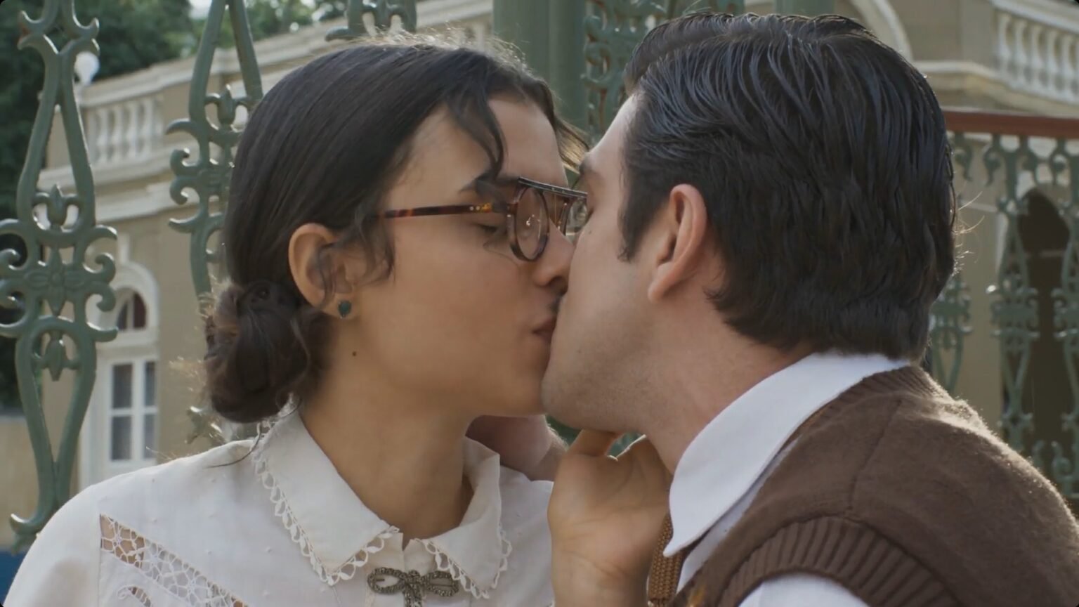 Manoel oficializa namoro com Ana Maria em “A Nobreza do Amor”