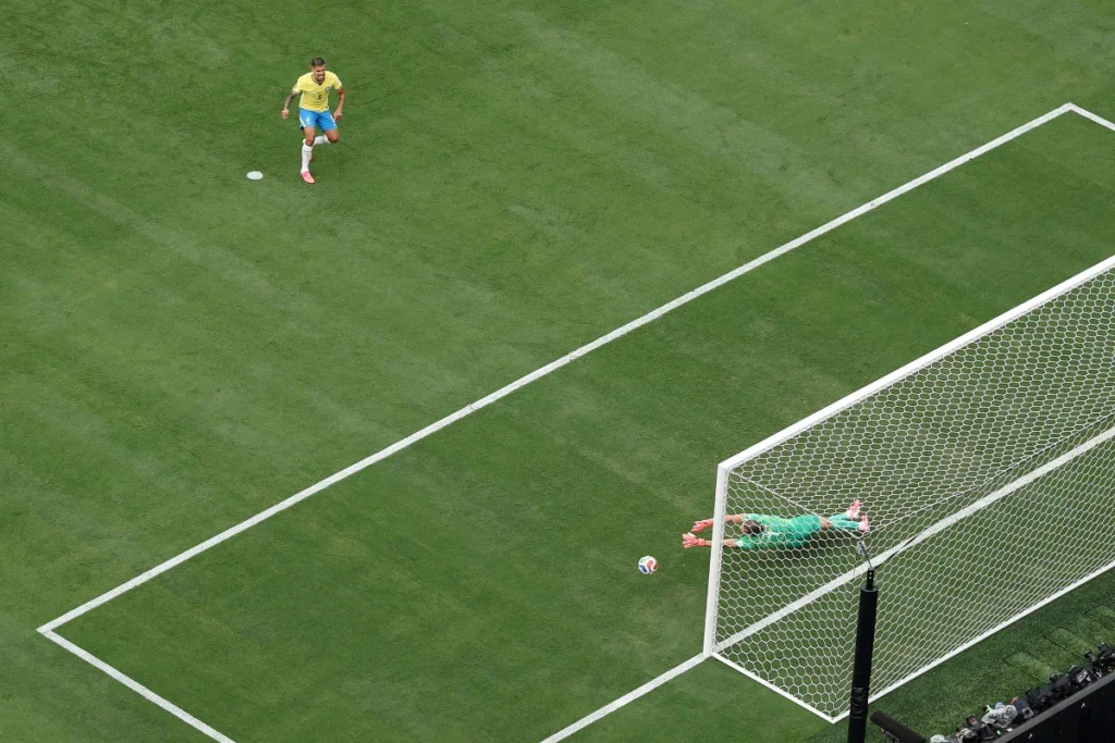 Brasil volta a desperdiçar pênalti em tempo normal de Copa após 40 anos