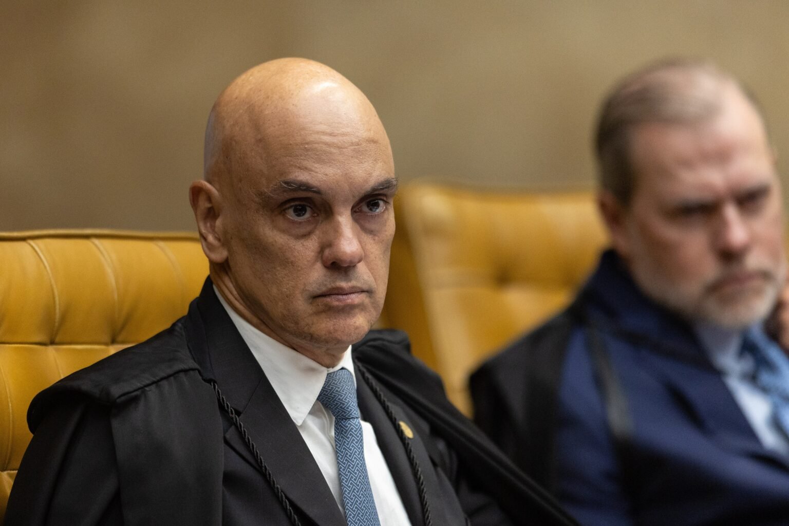 Moraes dá 48 horas para tribunais explicarem supersalários e ameaça afastar presidentes