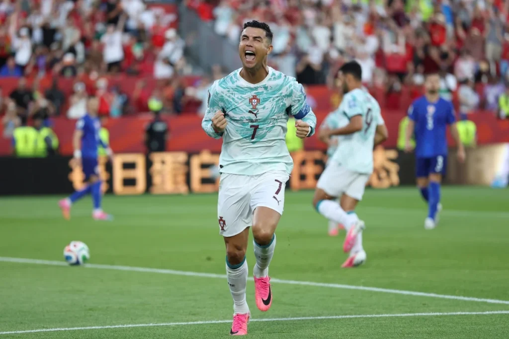 Portugal e Espanha confirmam escalações com Cristiano Ronaldo e Lamine Yamal para duelo das oitavas