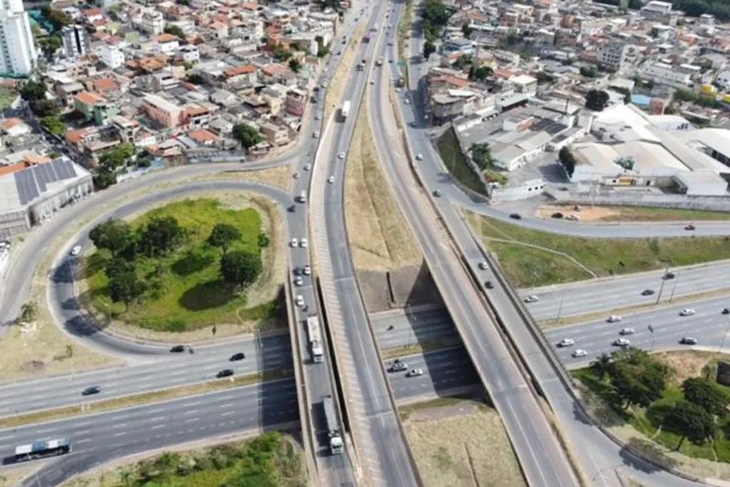 Anel Rodoviário de BH terá bloqueios na noite desta terça-feira para troca de torre de iluminação
