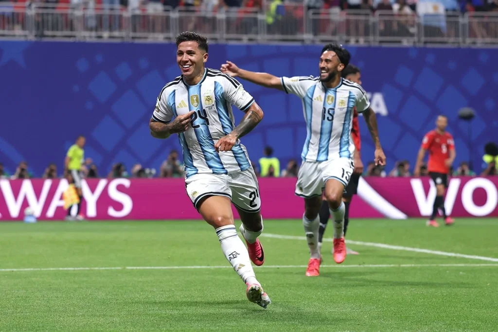 Argentina reage, vira sobre o Egito por 3 a 2 e garante vaga nas quartas da Copa de 2026