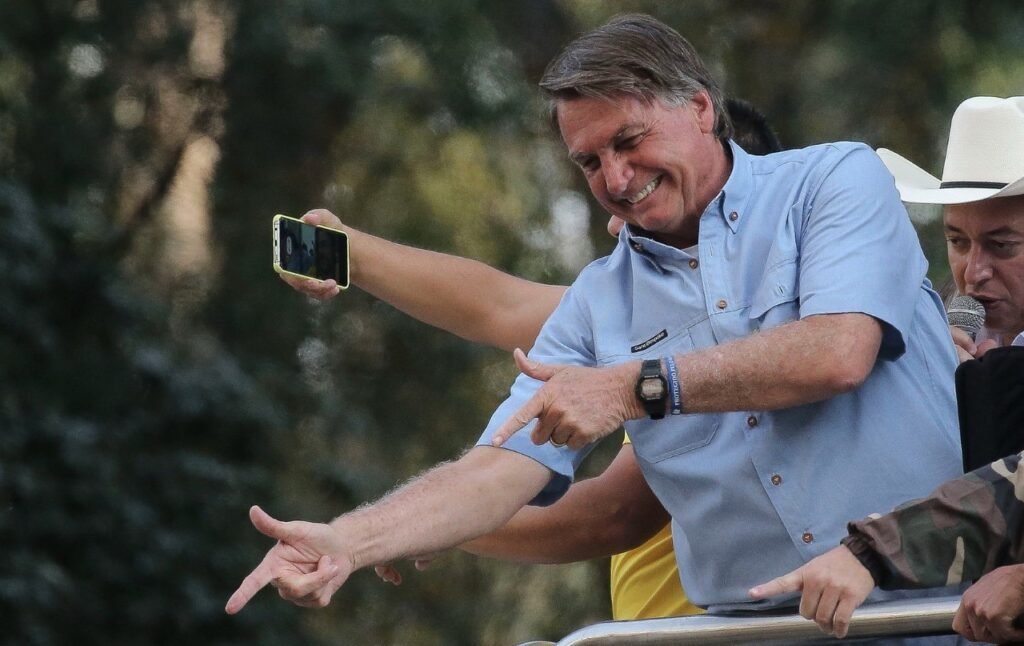Defesa de Bolsonaro afirma ao STF que pistola Glock citada como desaparecida pelo Exército está com a Polícia Civil