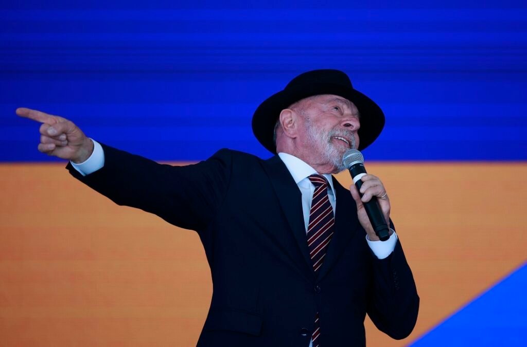 Lula se reúne com equipe de pré-campanha e cobra definição de palanques em Minas e Goiás