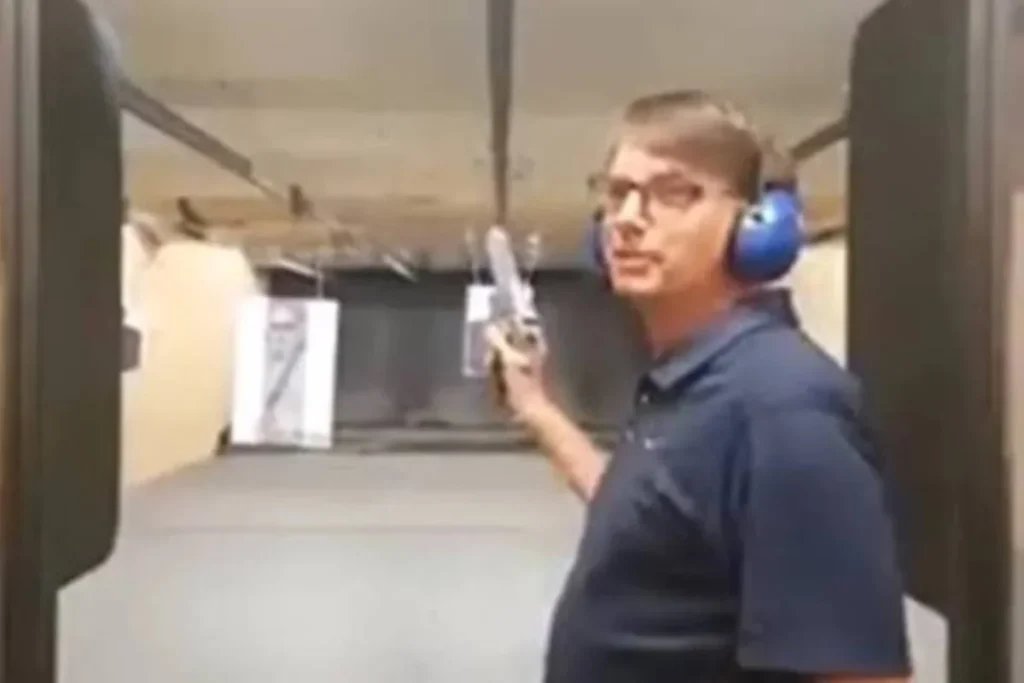 PF checa paradeiro de armas de Bolsonaro após busca na residência do ex-presidente