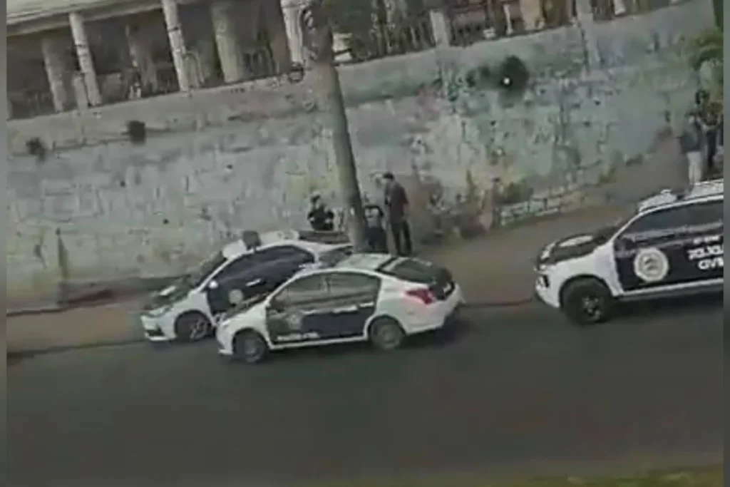 Policiais civis são baleados em ataque na Avenida Brasil, no Rio