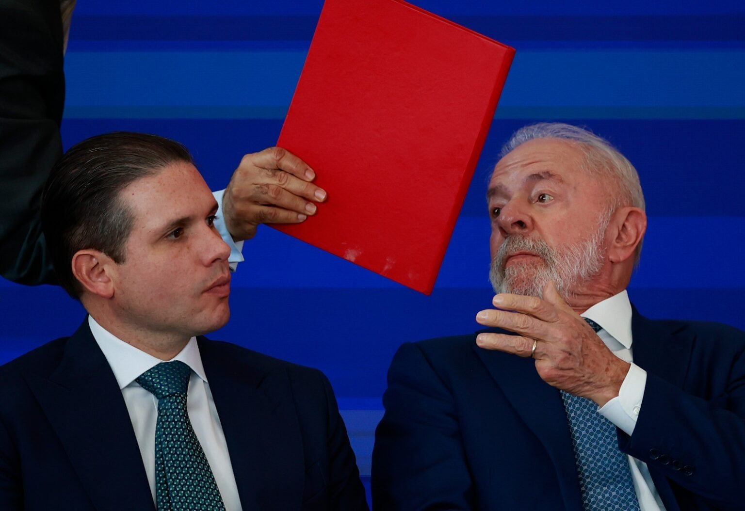 Hugo Motta se diz contrariado com apoio de Lula a rival de seu pai na disputa pelo Senado