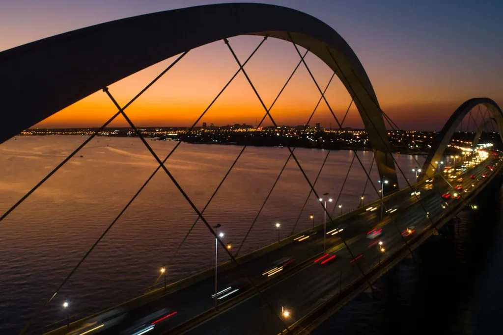 Velocidade na via de acesso à Ponte JK cai para 60 km/h e terá 30 dias de adaptação