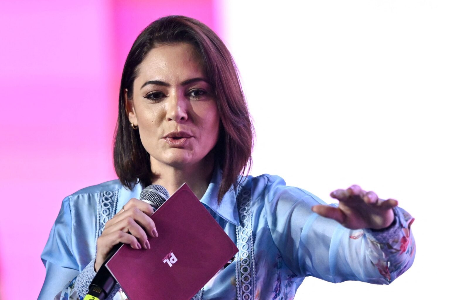 Michelle Bolsonaro teme impacto de carta de Jair a Flávio após veto do STF