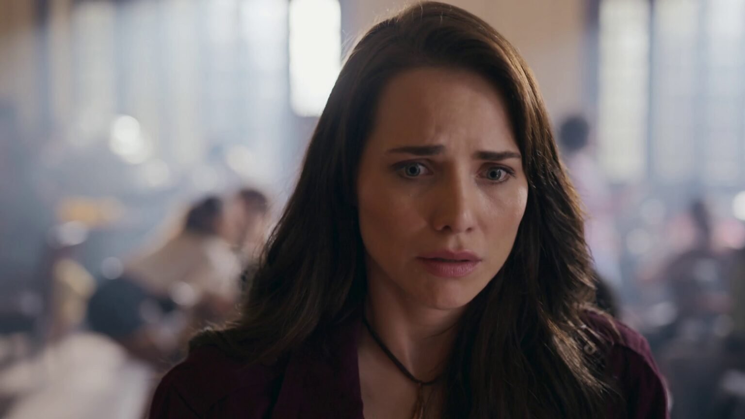 Cena entre Letícia Colin e Chay Suede emociona e leva atriz ao topo dos assuntos mais comentados