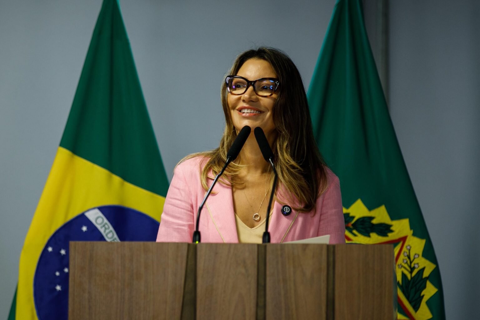 Janja descarta disputar eleições e afirma querer “vida de mulher casada” ao lado de Lula