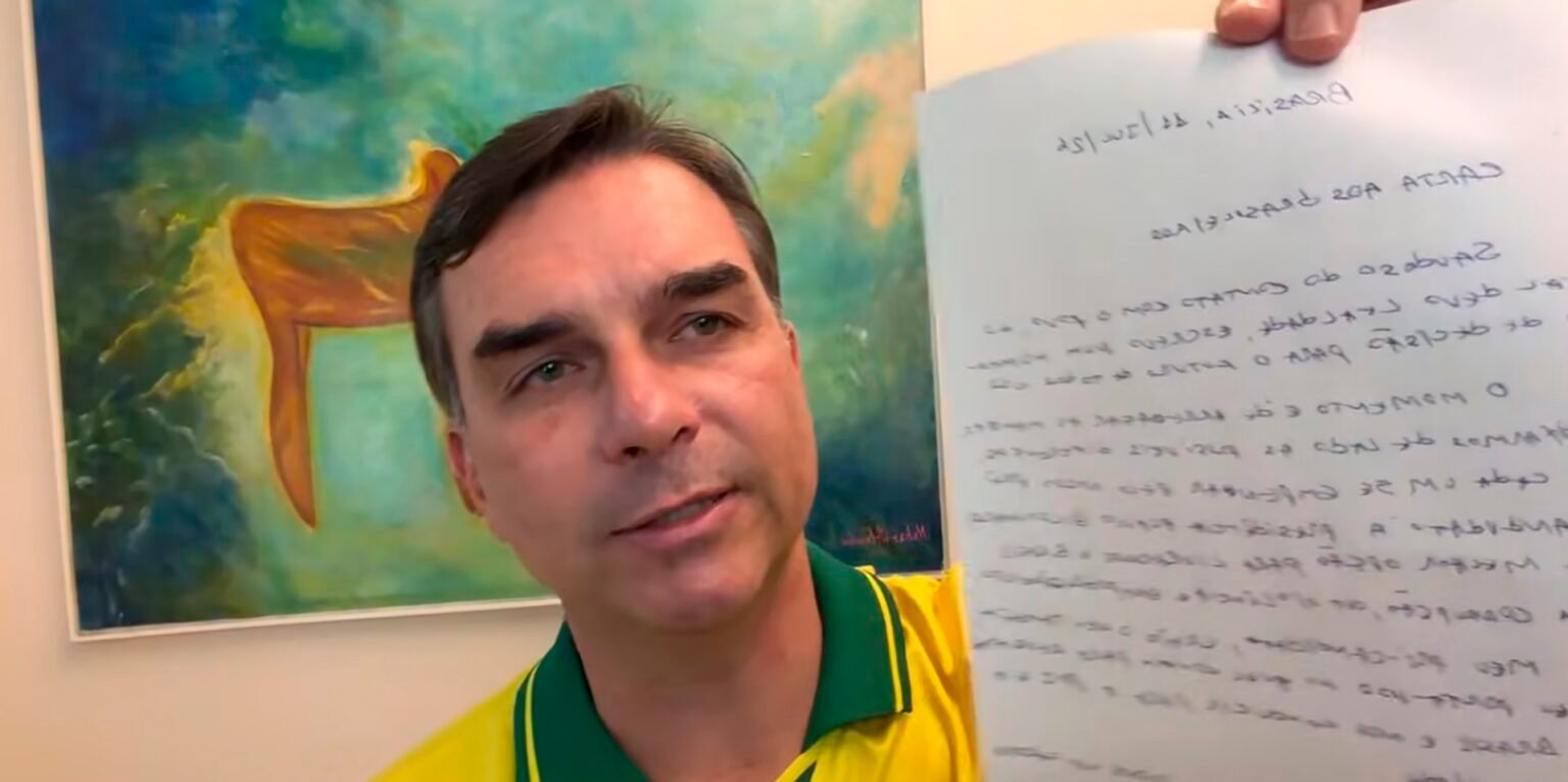 Moraes envia à PGR defesa de Bolsonaro sobre carta divulgada por Flávio e pede parecer em cinco dias