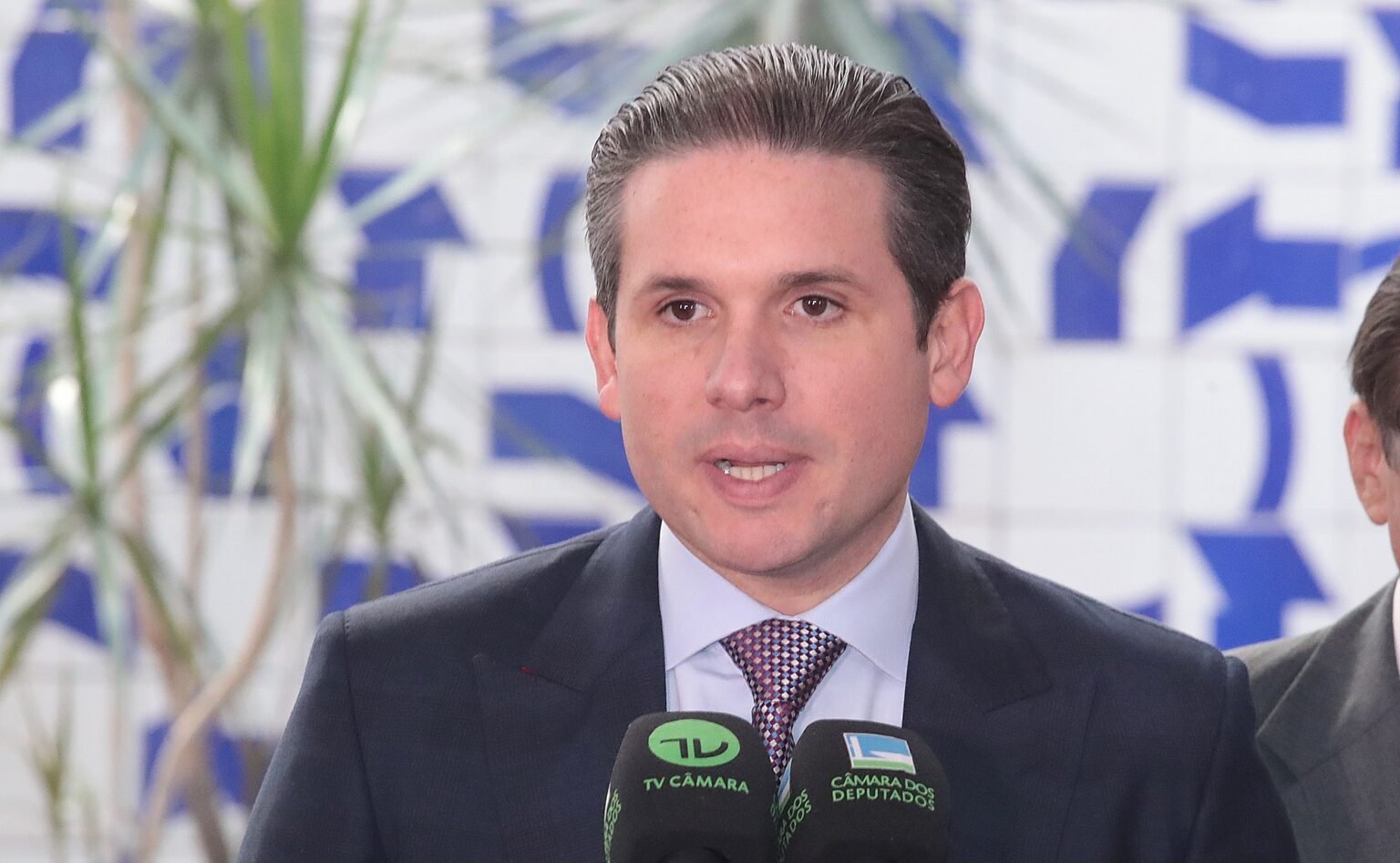 Após decisão de Flávio Dino, Hugo Motta busca apoio de líderes, mas PT e PSOL dizem não ter sido chamados