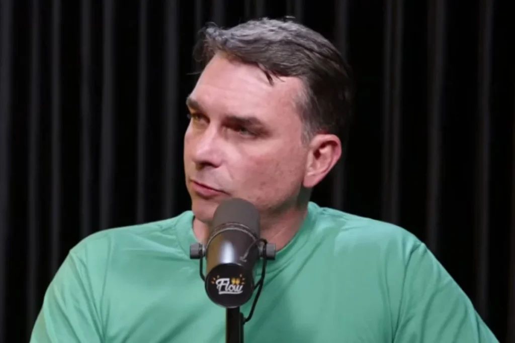 Flávio Bolsonaro diz não ter relação com Michelle e afirma que não viu vídeo com críticas