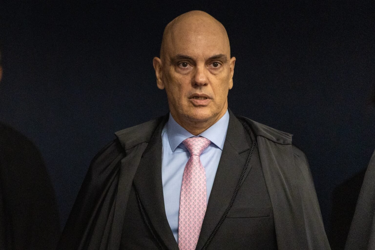 Moraes assume presidência interina do STF no recesso e mantém pressão sobre ala bolsonarista às vésperas da eleição