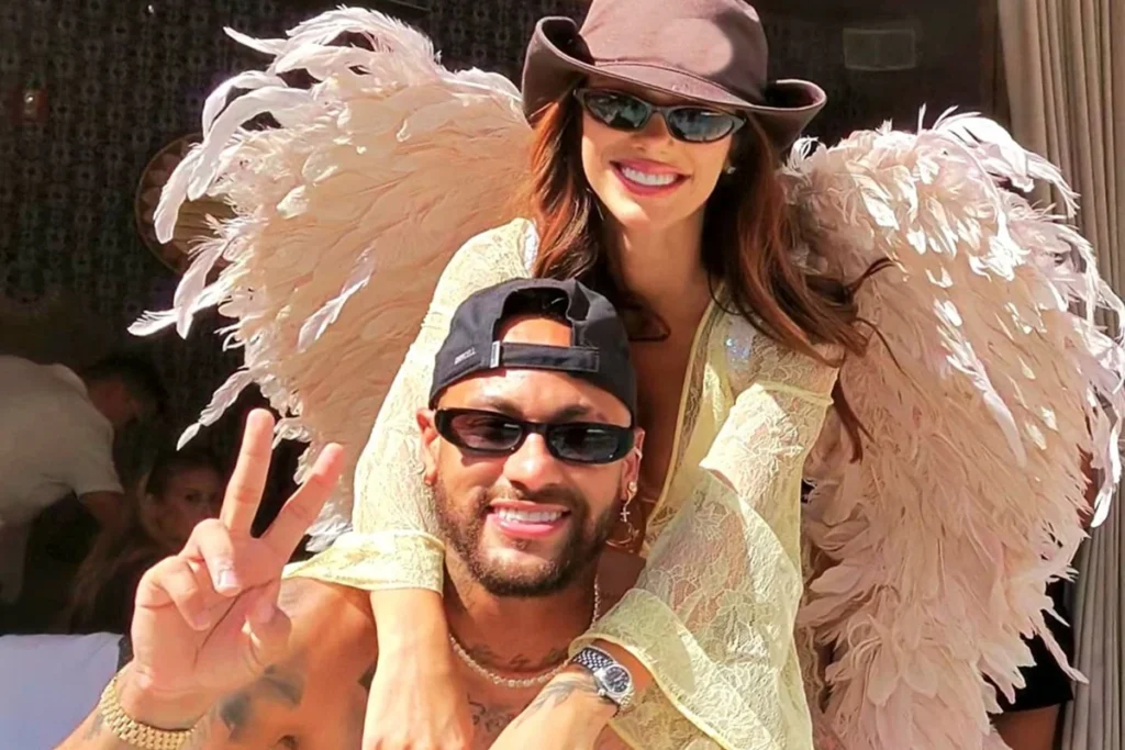 Neymar e Bruna Biancardi retornam ao Brasil após férias com as filhas