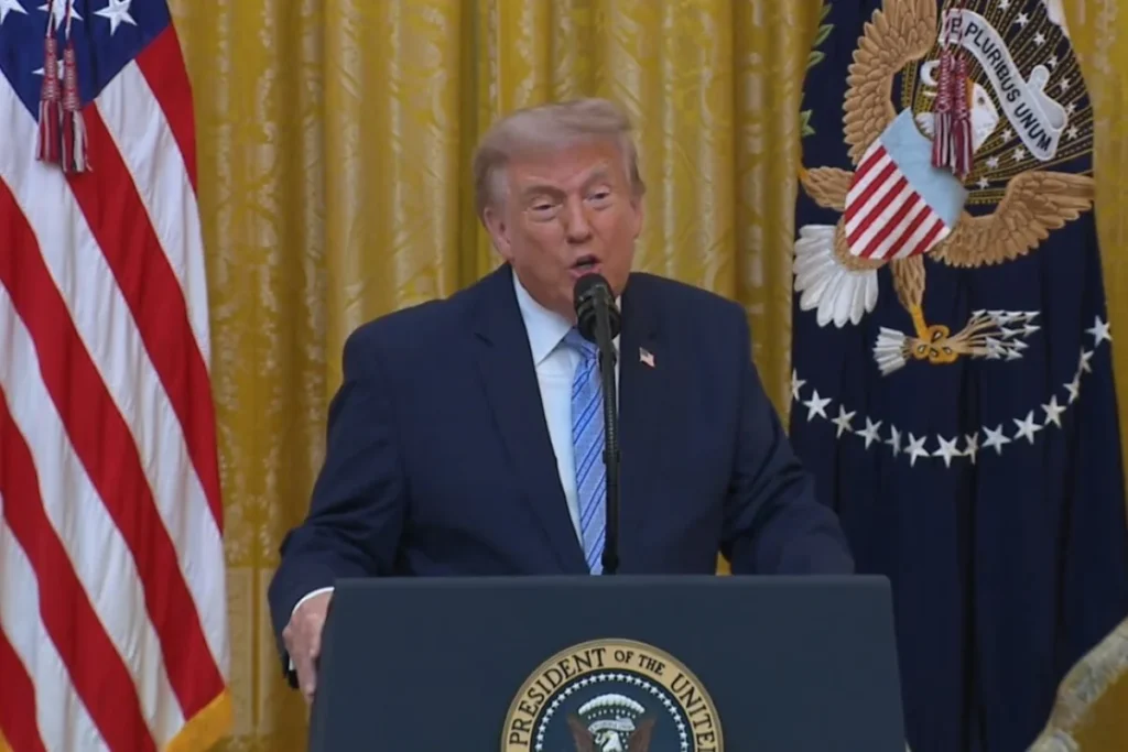 Trump alega que China invadiu banco de dados com 220 milhões de eleitores dos EUA