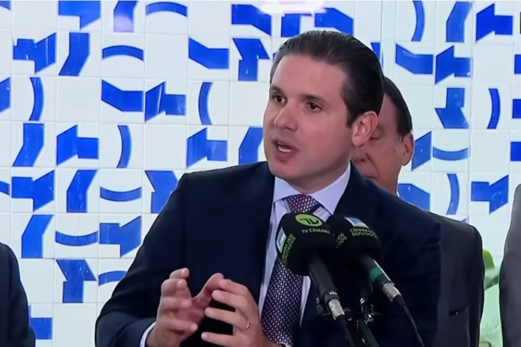 Hugo Motta defende Lei da Reciprocidade após tarifa de 25% dos EUA