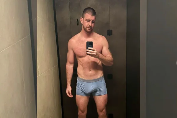 Personal trainer britânico relata pressão e desconforto por ter pênis de 25 cm - Imagem do artigo original