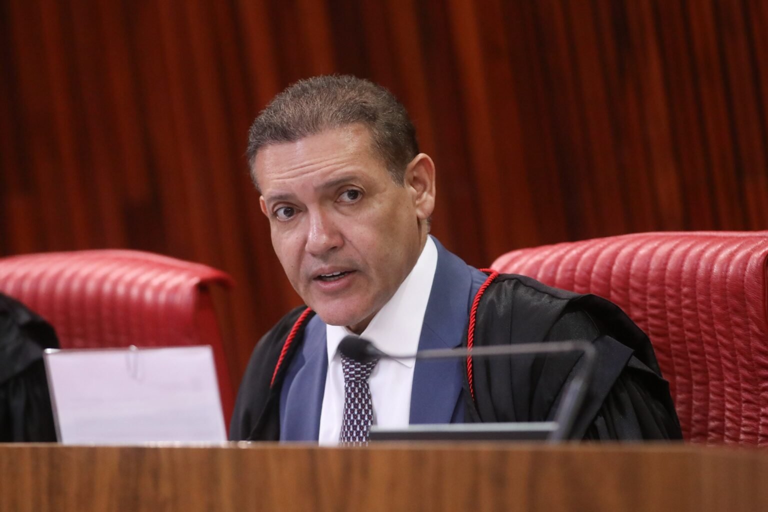 Nunes Marques reage a pressões no STF e declara urna eletrônica “patrimônio da democracia”