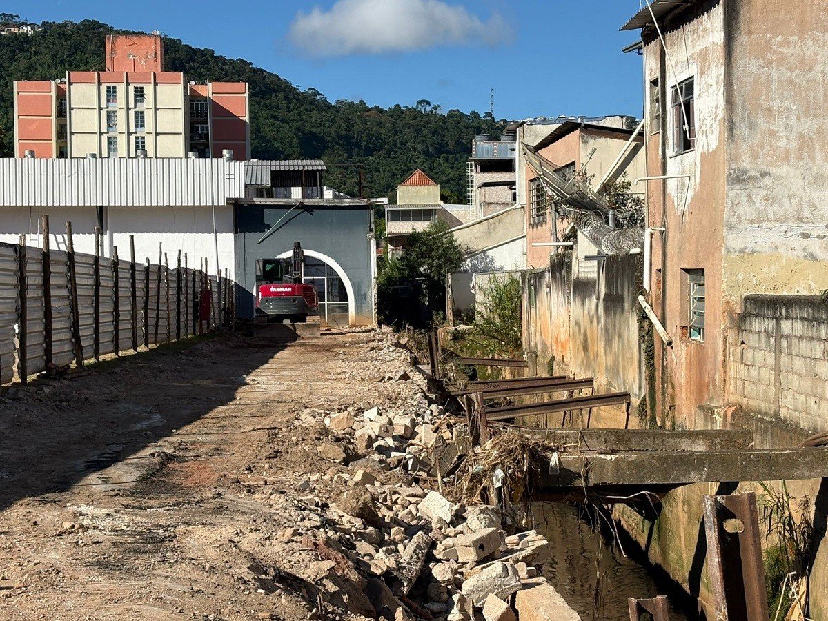Juiz de Fora inicia macrodrenagem do Córrego São Pedro com interdição total na Rua Feliciano Pena - Imagem do artigo