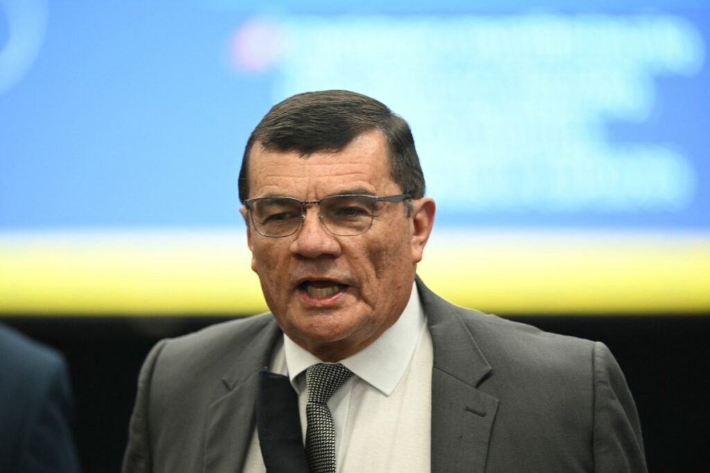 Moraes libera ex-ministro Paulo Sérgio Nogueira para cursar liderança em gestão mesmo preso