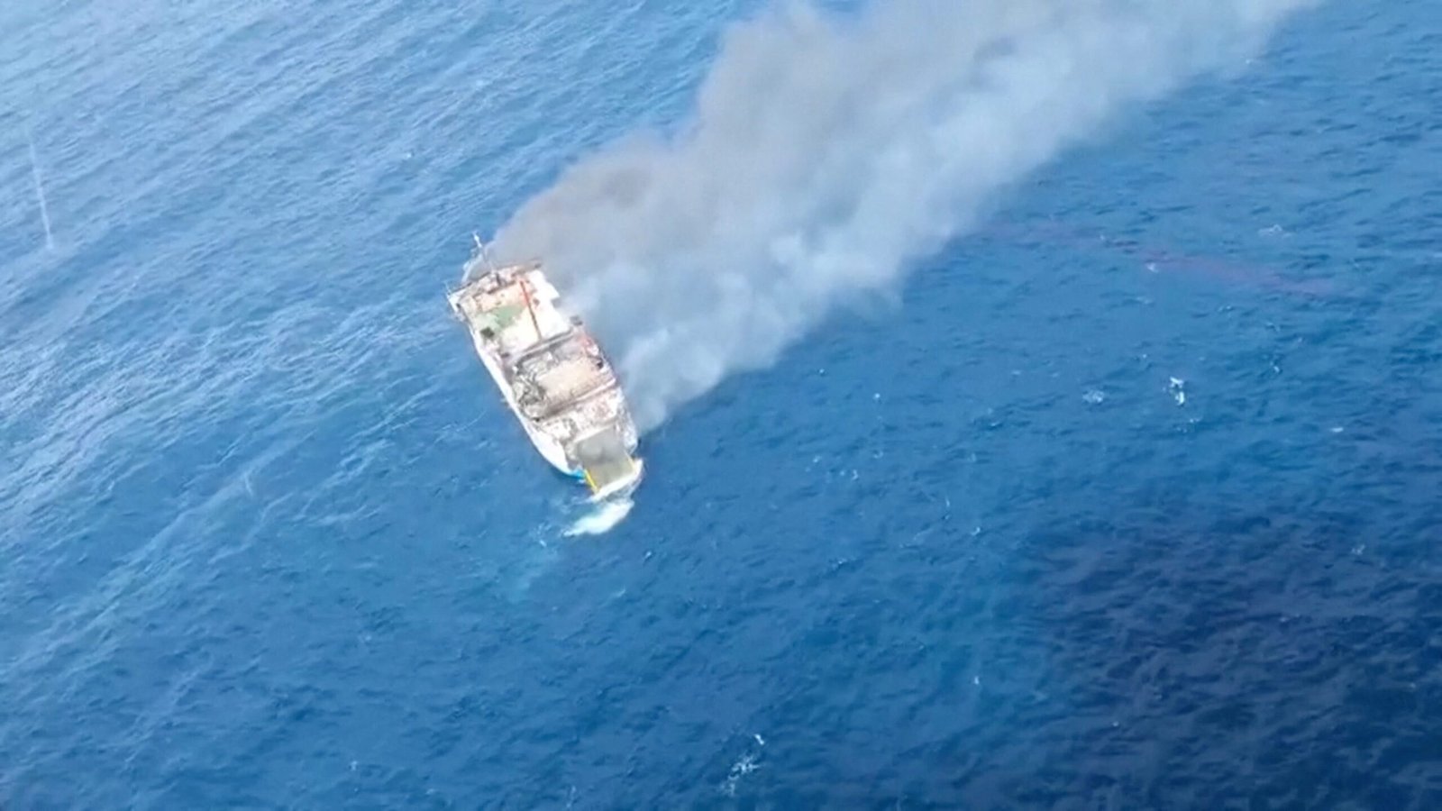 Incêndio em balsa entre Bali e Lombok deixa um morto e 172 sobreviventes resgatados - Imagem do artigo