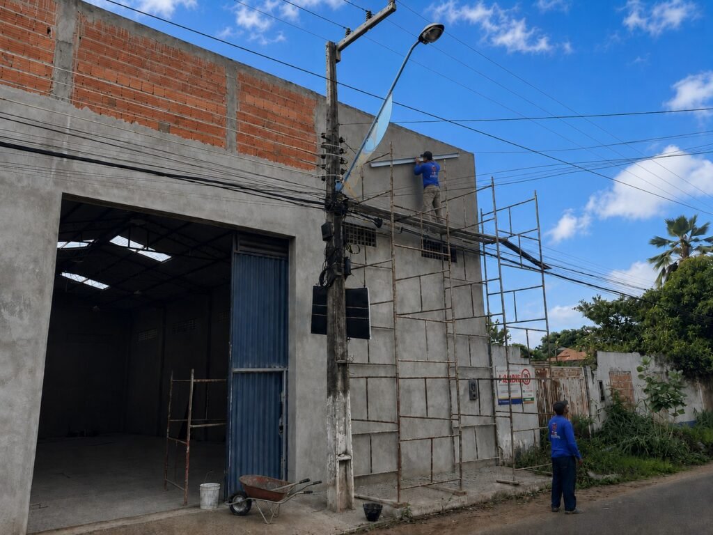 Obras perto da rede elétrica exigem distância mínima e planejamento, alerta Equatorial Maranhão