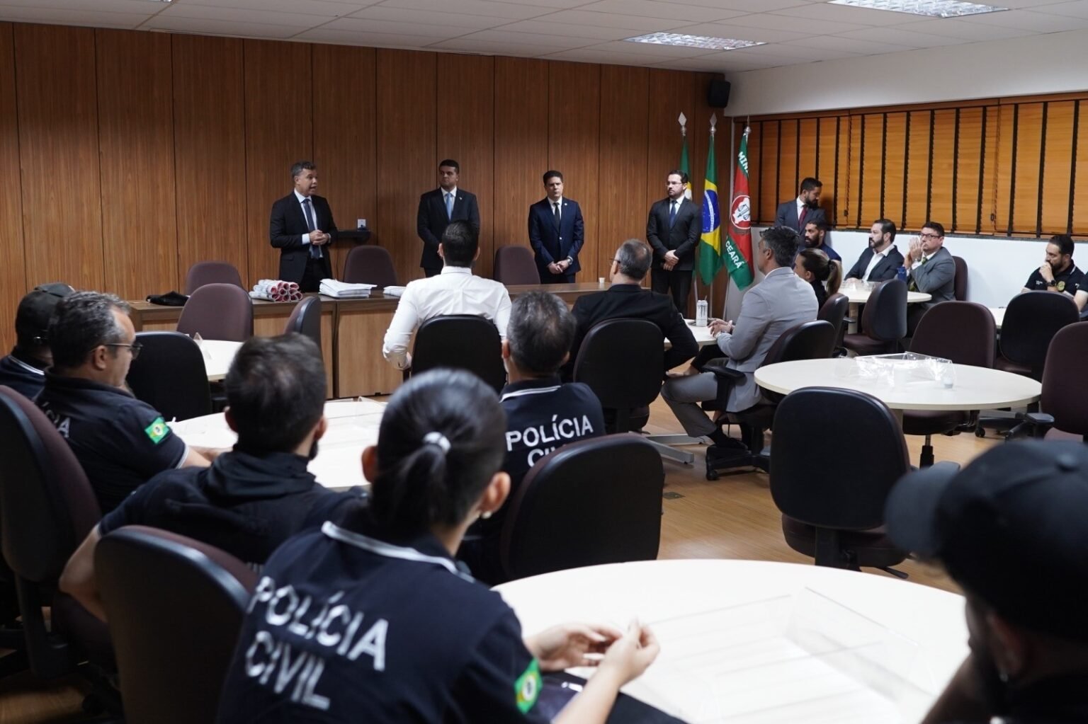 Justiça concede liberdade a nove advogados apontados como mensageiros de chefes de facção no Ceará