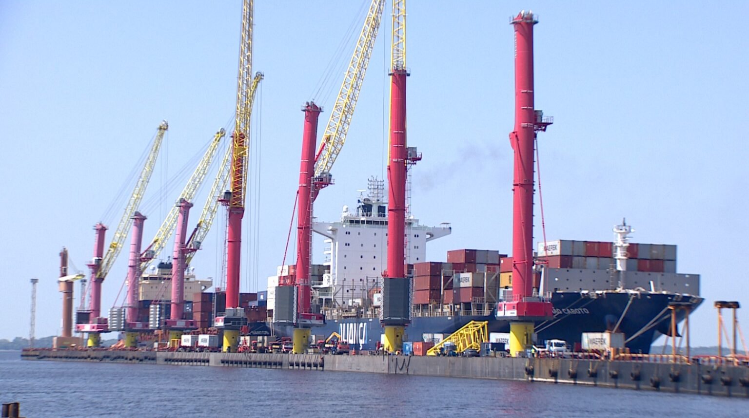 Sobretaxa da estiagem: armadores preveem tarifa extra para cargas em Manaus e pressionam logística no Amazonas