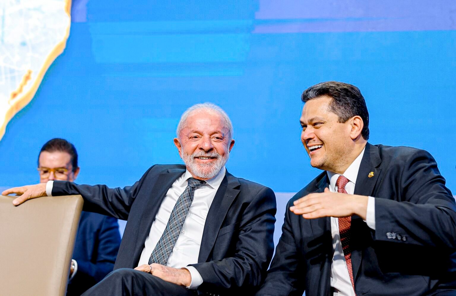 Alcolumbre destrava PECs do governo após reaproximação com Lula, mas votação só deve ocorrer pós-eleição