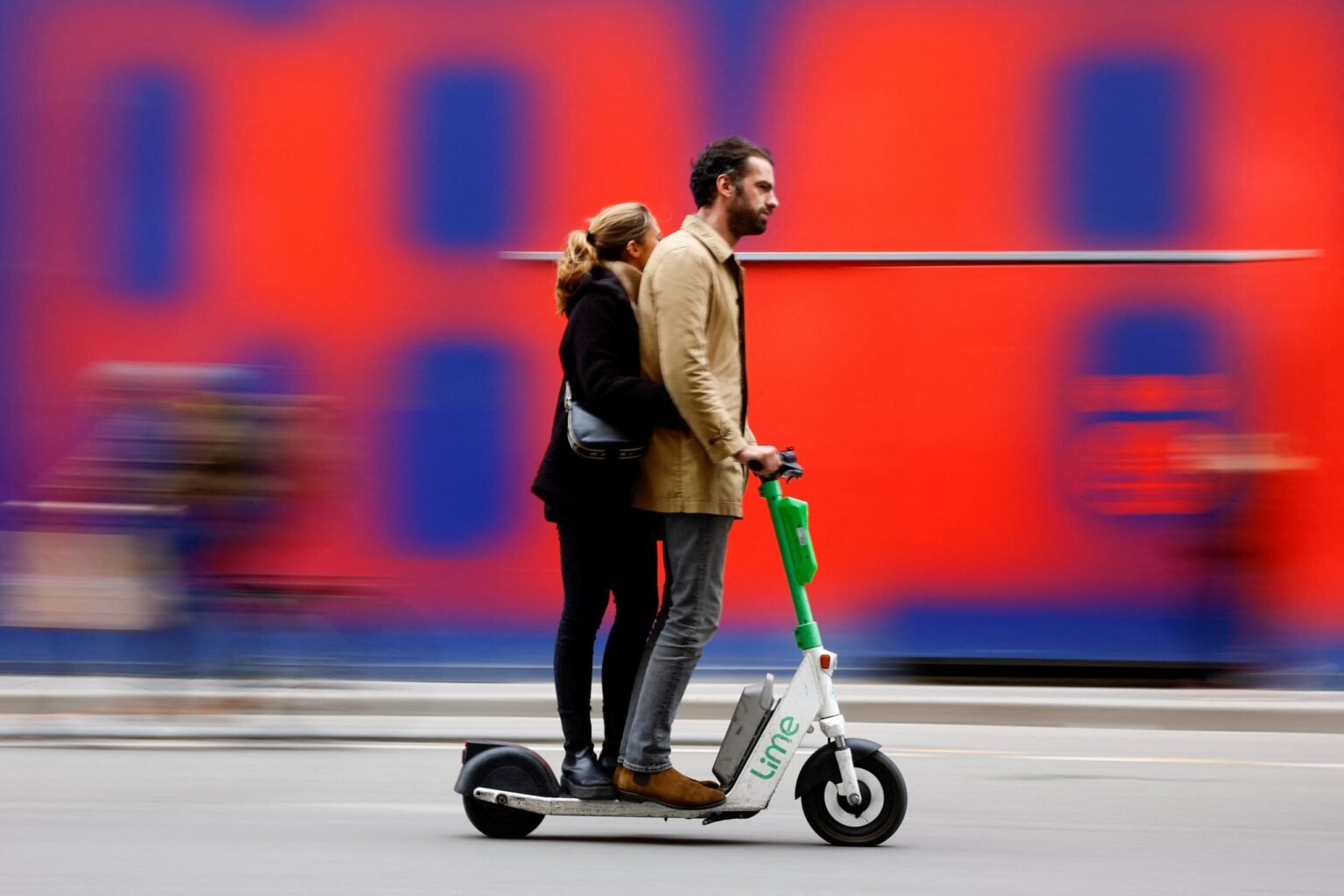 Nova portaria fixa velocidade máxima de 20 km/h para patinetes e e-bikes nas ciclovias de São Paulo
