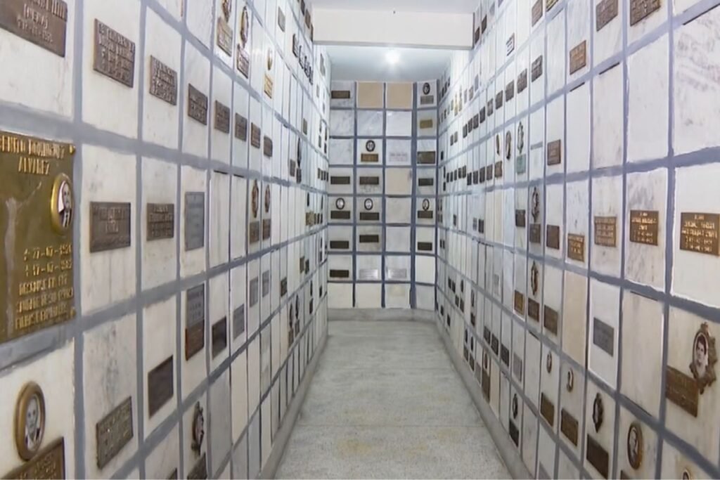 A cripta que guarda 1,5 mil histórias sob a Catedral de Santos