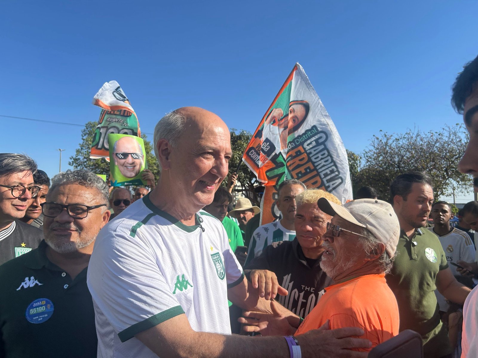 Arruda dá pontapé na corrida ao Buriti com missa e arquibancada lotada no Gama - Imagem do artigo