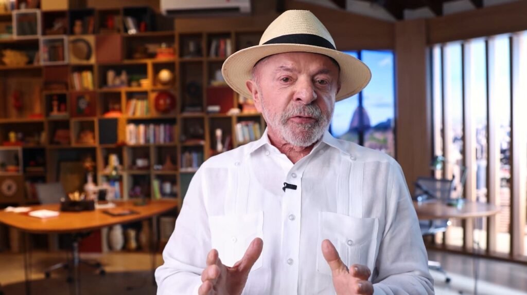 Lula pressiona Congresso a extinguir ‘taxa das blusinhas’ e diz que medida é questão de justiça
