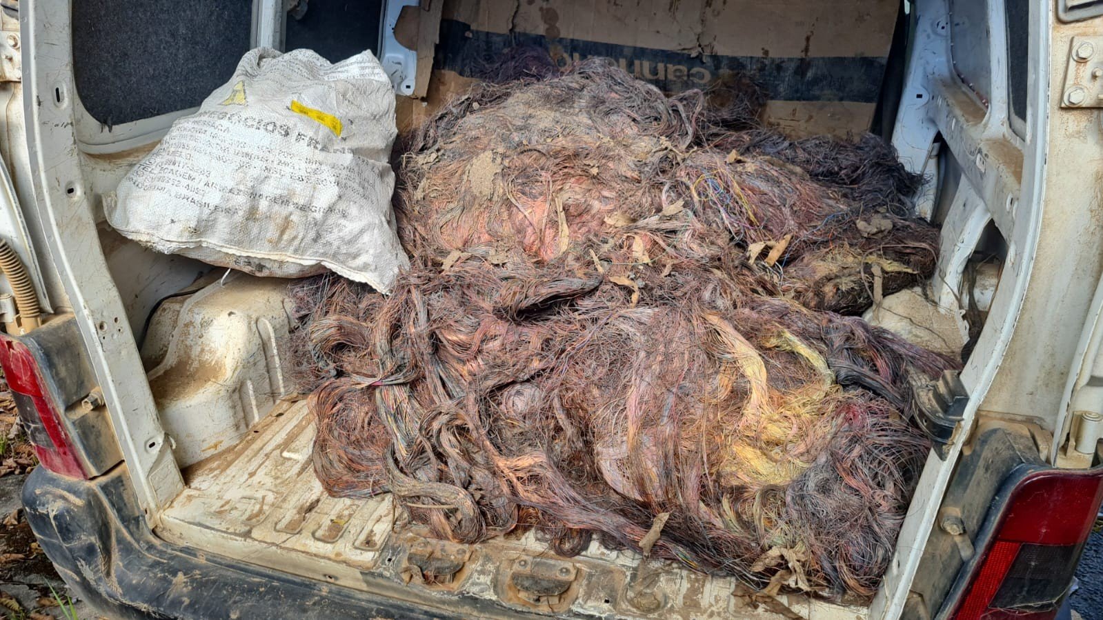 Megaesquema de furto de cabos de cobre movimenta R$ 150 milhões e leva 26 indiciados em três estados - Imagem do artigo