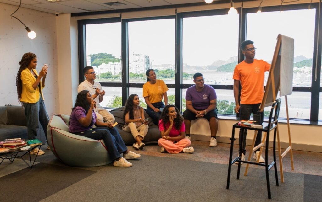 Coletivo Coca-Cola abre mil bolsas de inglês on-line para jovens do Amazonas
