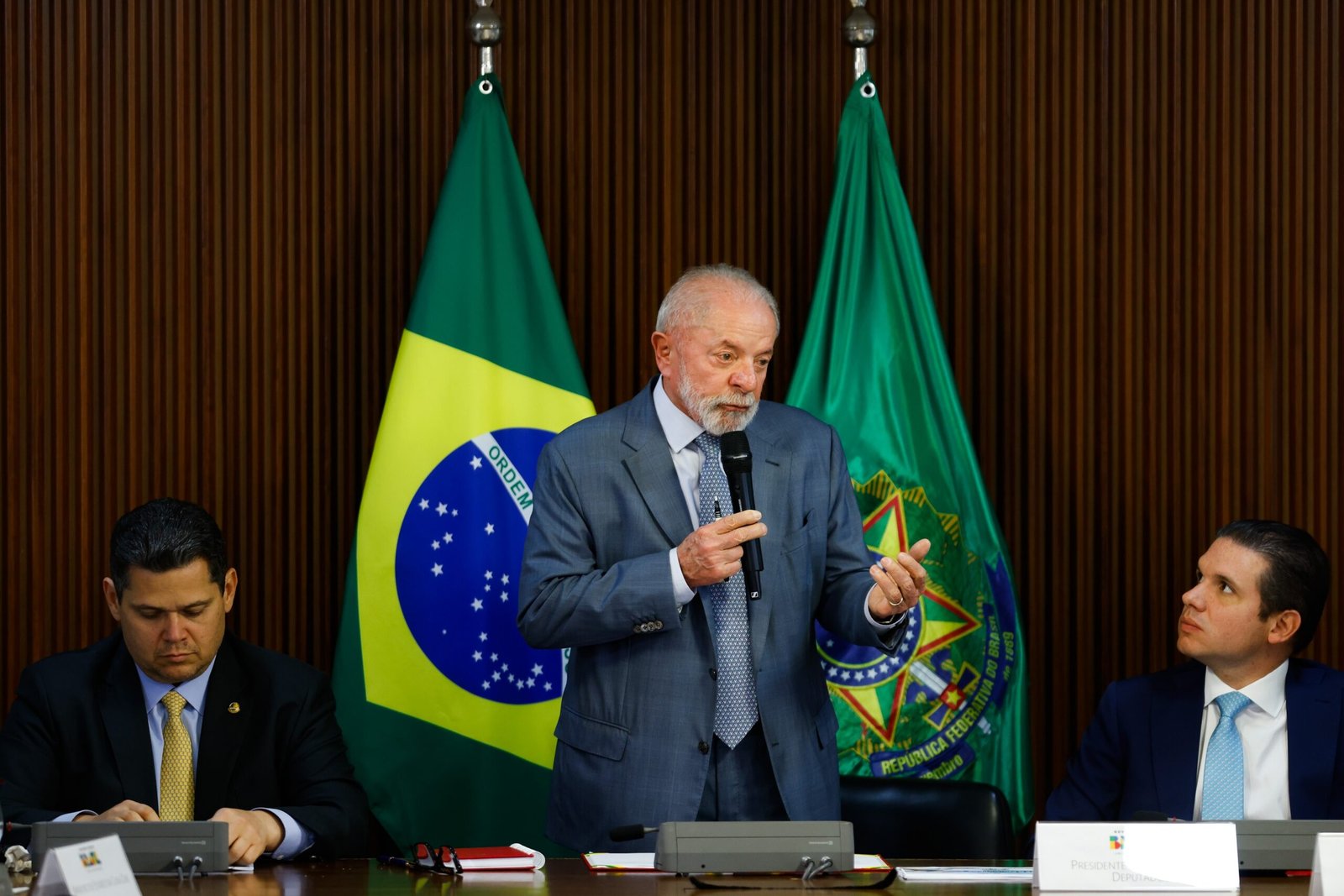 Lula corre para destravar PEC do 6×1 e revogação da “taxa das blusinhas” antes da pausa eleitoral - Imagem do artigo