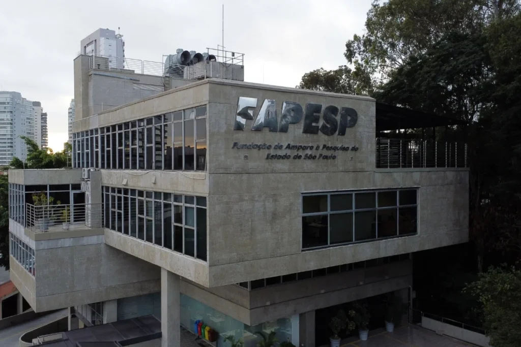 Sob pressão, Fapesp recua e reabre bolsas externas para IC e mestrado